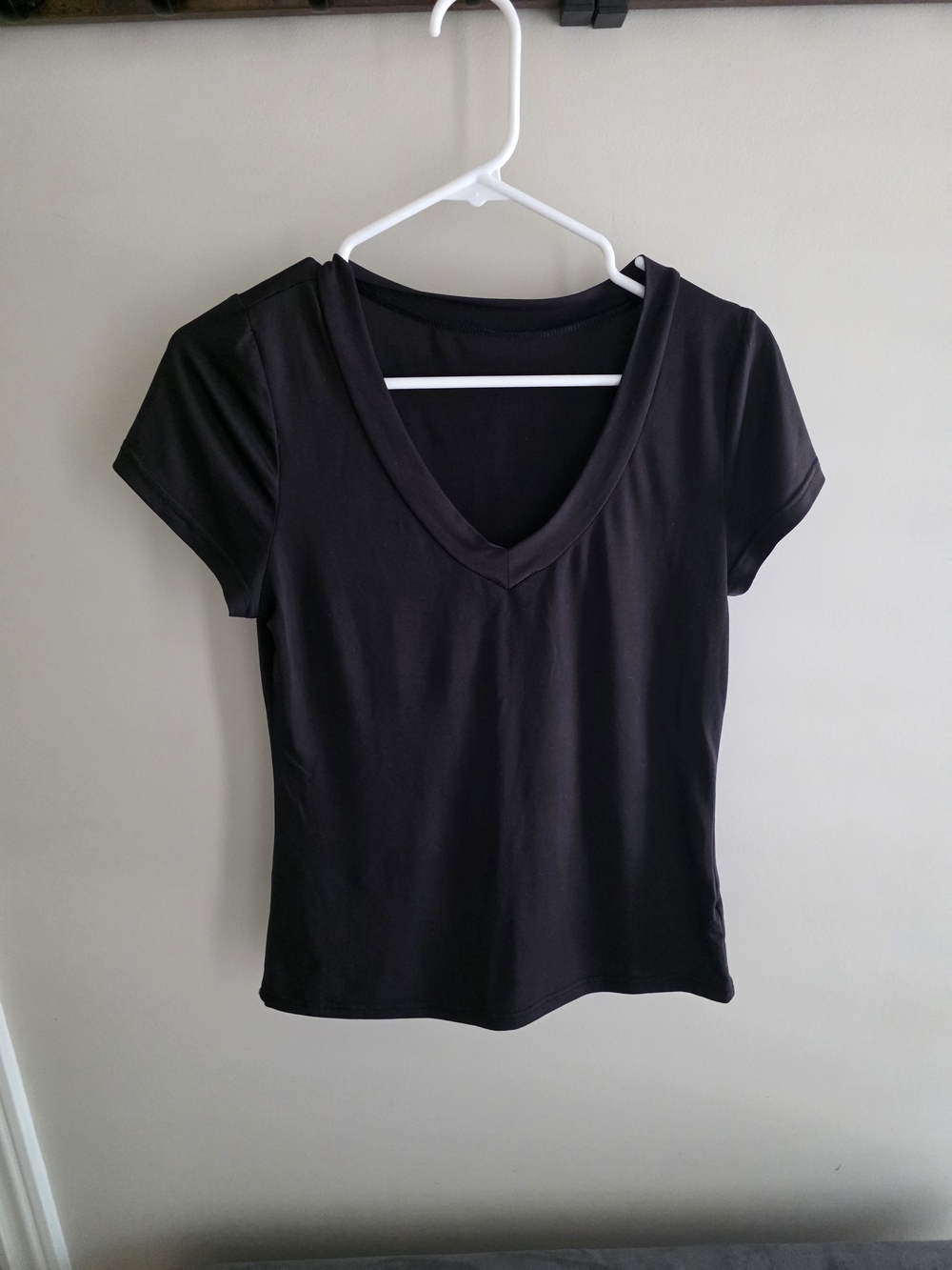 Source Unknown Black V-Neck Short Sleeve Tee